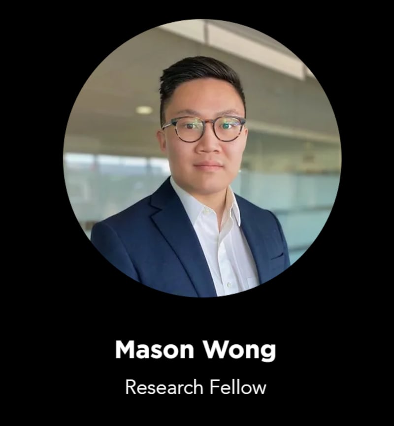 王乐知表示,调查发现有美智库收港经贸办资助,唱好国安法和大湾区合作。(HKDC报告截图)