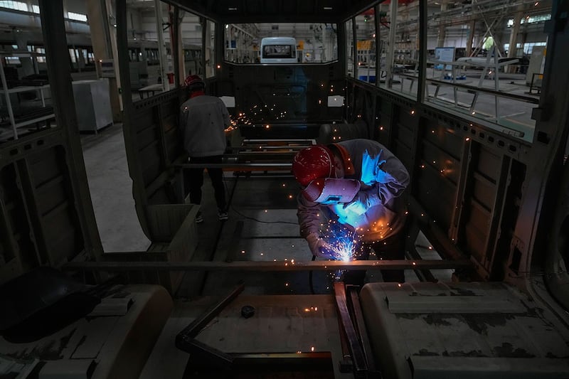 中国官方最新公布的数据显示,消费和生产指数同步下滑,情况比市场预期差。(美联社资料图片)