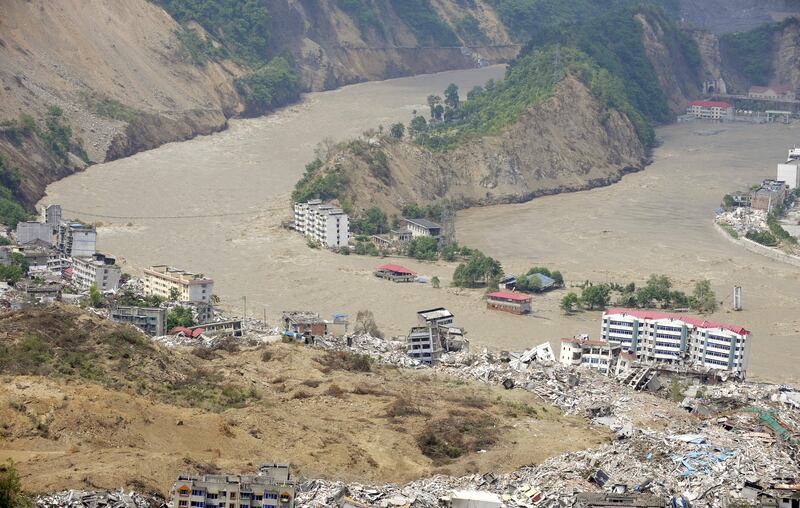 2008年汶川地震,超过2,000座水坝出现了裂缝。