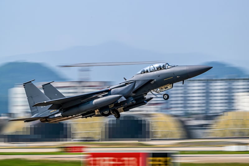 한국 공군은 한미일 전투기 공중훈련이 18일 제주 남방 공해상에서 실시됐다고 밝혔다. 사진은 훈련 참가를 위해 대구기지에서 이륙하고 있는 한국 공군 F-15K 전투기. 2025.6.18