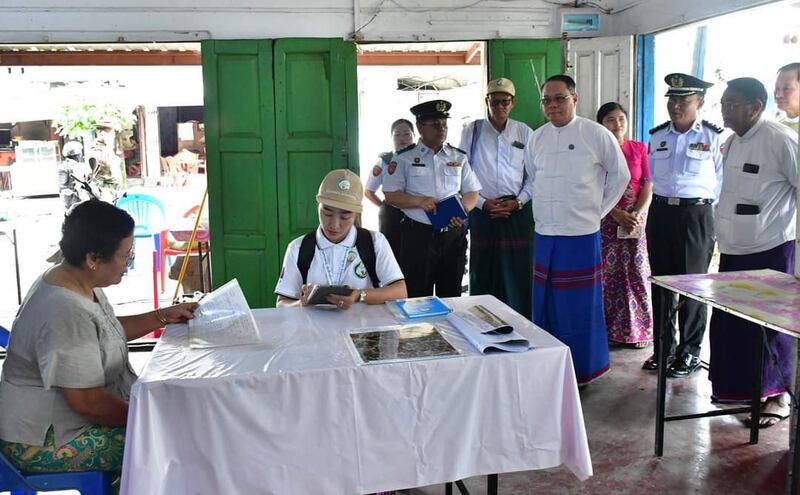 ကရင်ပြည်နယ် ဘားအံမြို့တွင် သန်းခေါင်စာရင်းကောက်ယူနေသည်ကို ၂၀၂၄ ခုနှစ် အောက်တိုဘာလအတွင်းက တွေ့ရစဉ်။ (Photo: Myanmar Military)