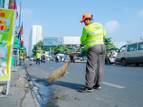 ការគ្រប់គ្រងសំរាមមិនសំរាមមិនបានត្រឹមត្រូវកំពុងធ្វើឲ្យបាត់បង់សោភ័ណភាព និងបរិស្ថានតាមដងផ្លូវ