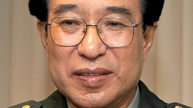 徐才厚主持全军政治工作13年,贪腐自立山头几乎搞垮解放军。(维基百科)