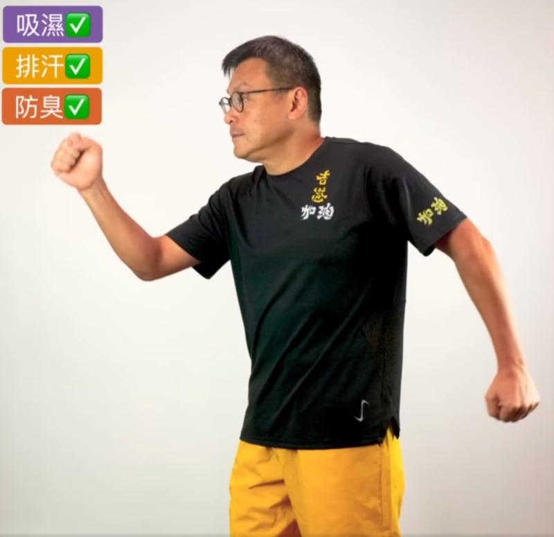 周小龍指,不覺得「香港加油」踩到紅線。(Chickeeduck圖片)