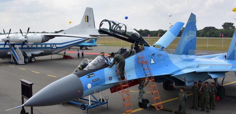 စစ်ကောင်စီ ဥက္ကဋ္ဌ ဗိုလ်ချုပ်မှူးကြီး မင်းအောင်လှိုင်အား ၂၀၂၂ ခုနှစ် ဒီဇင်ဘာလ ၁၅ ရက် တပ်မတော်(လေ) ၏ ဖွဲ့စည်းတည်ထောင်မှု (၇၅) နှစ်မြောက်နေ့တွင် တွေ့ရစဉ်။ (Myanmar Military Photo)