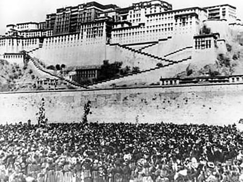 བུད་མེད་སྒེར་ལངས་ཉིན་མོའི་བྱུང་རིམ།